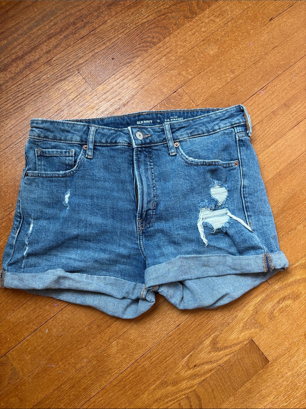 Old Navy Distressed Rolled-Hem Denim Shorts in Blue